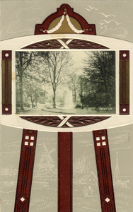 16215 Afbeelding van een schildersezel met een verkleinde foto van een gezicht in het Walkartpark met vijver en ...